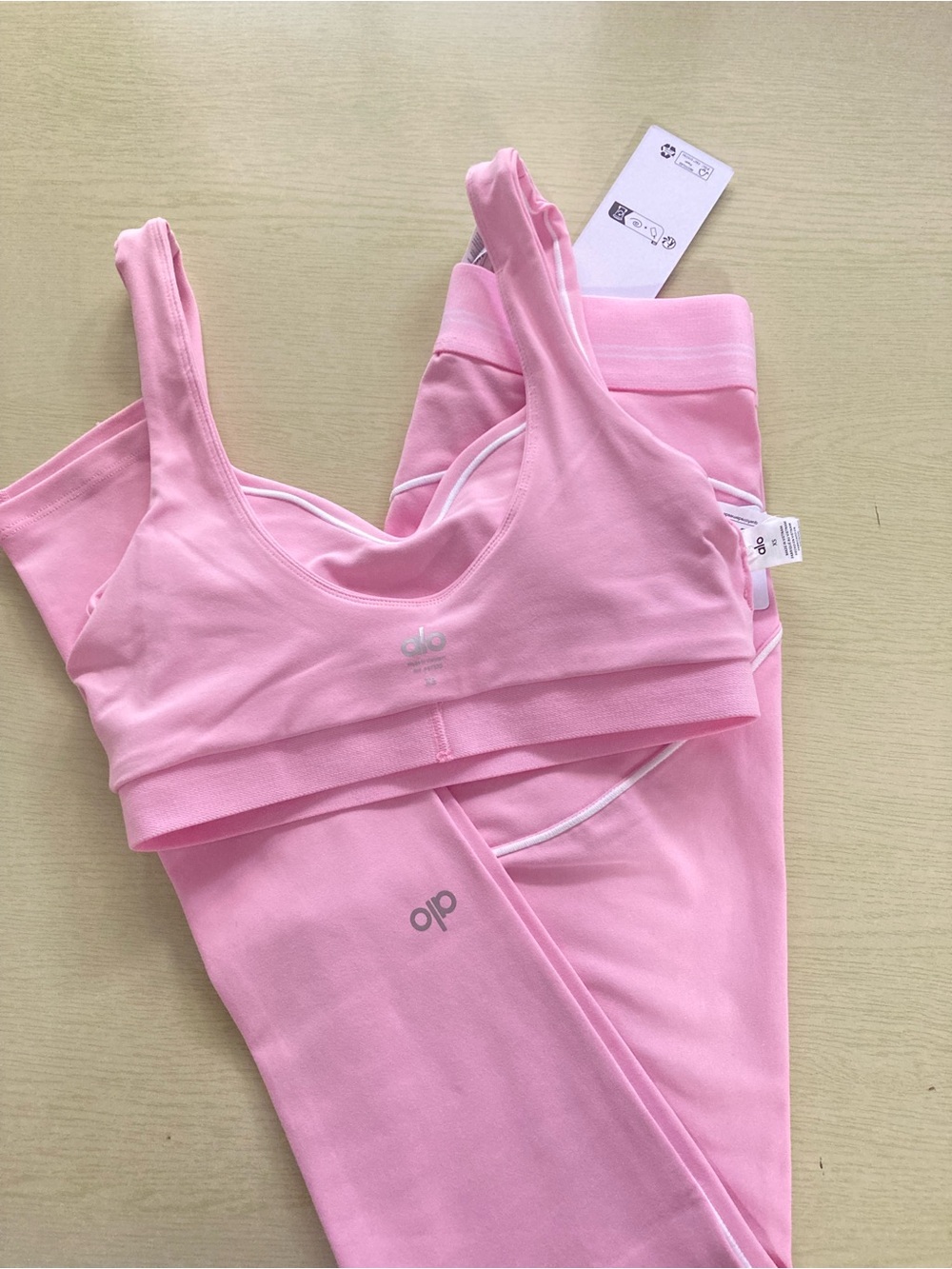 ALO Yoga Pink Seam-Trim Sports Bra & Leggings Set - Picture 3 of 5